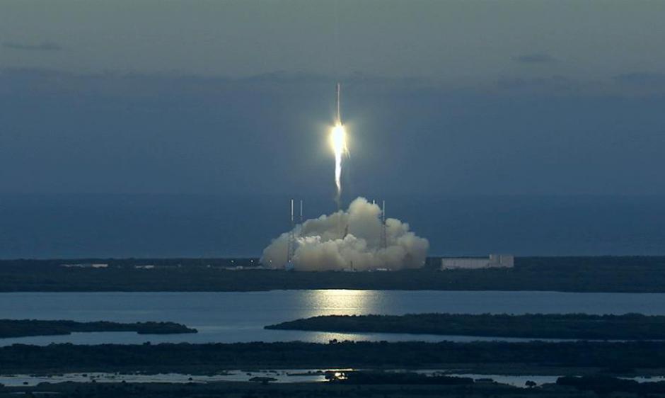 Falcon rocket carrying DSCOVR satellite